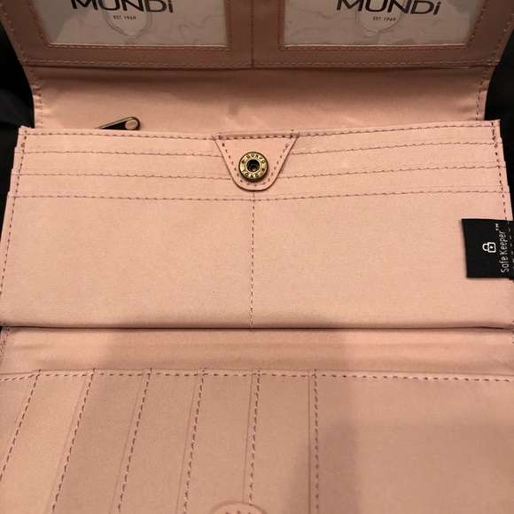 CUTE NEW WITH TAGS MUNDI WALLET! - Picture 3 of 6